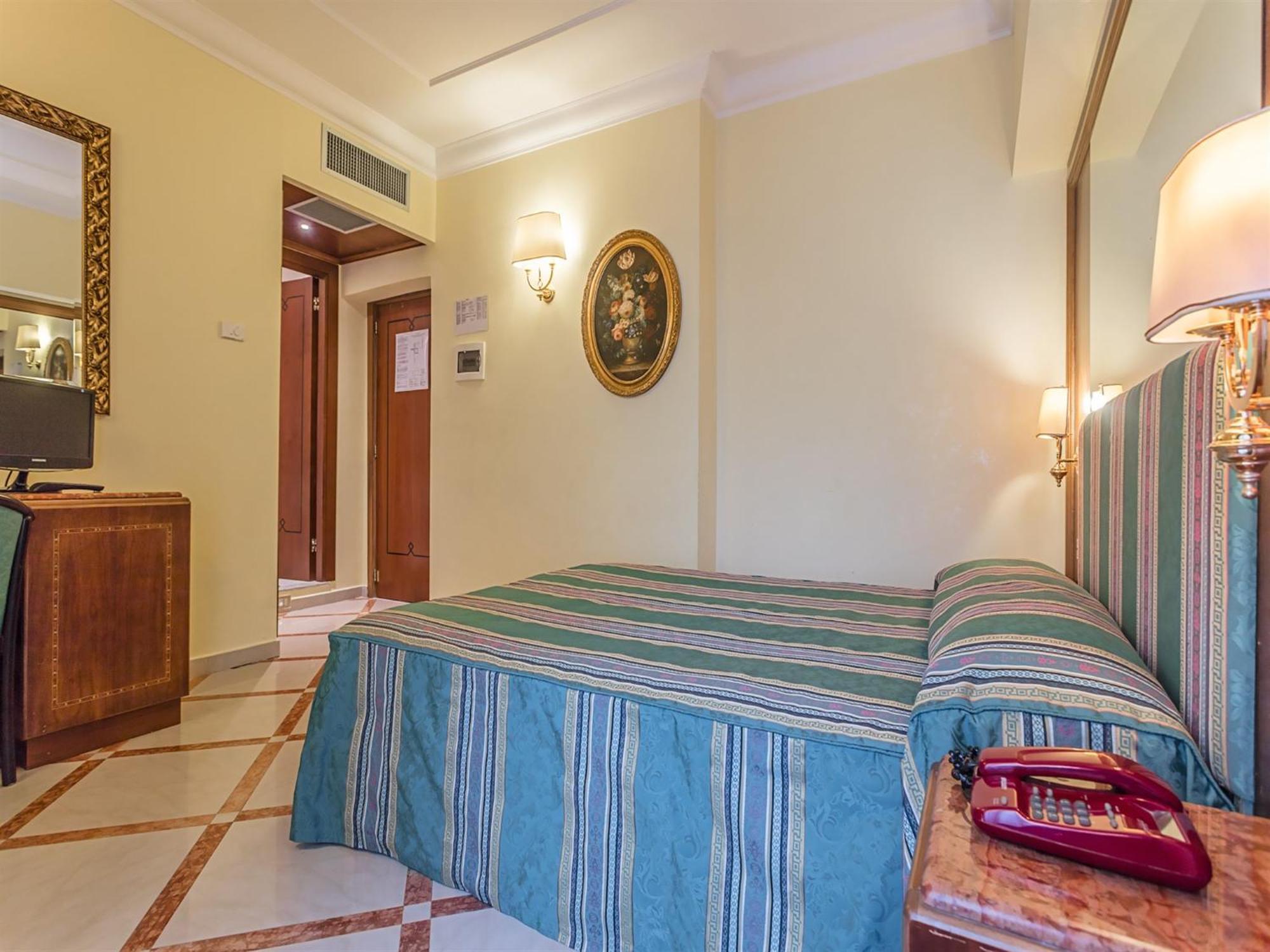 Raeli Hotel Noto — Photos 2